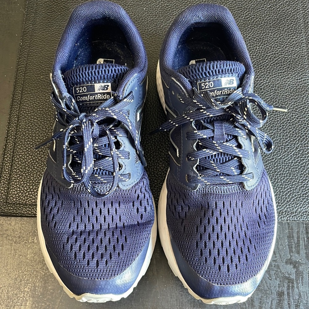 Only worn twice! $65 New Balance Navy W520SK5 running shoe Size 8